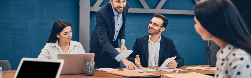 relaxed-informal-it-business-startup-company-meeting